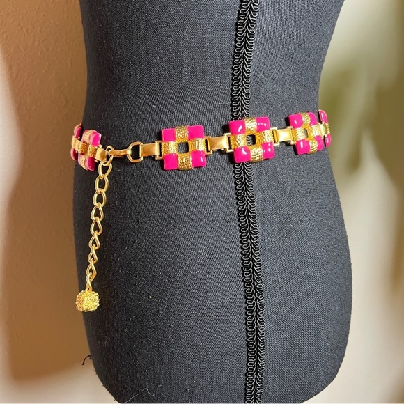 ESCADA Women’s Vintage Fuchsia Gold Tone Gift Box Chain Link Belt Made in Spain main image 7